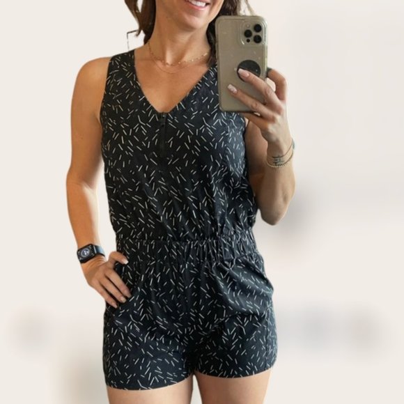 ZERGATIK | Mini Black/White Jumpsuit (Size M) - Picture 2 of 11